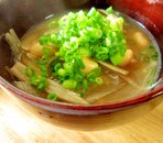 大豆と根菜の味噌汁